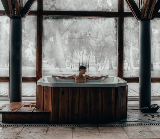 How to Maintain a Hot Tub